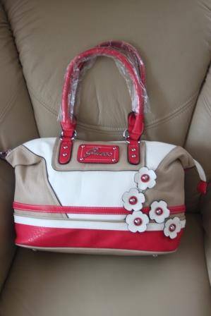 GUESS HANDBAG BEIGE RED AND WHITE