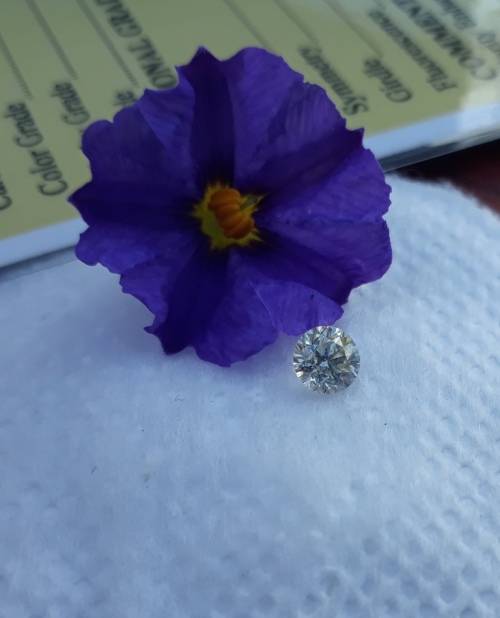 0.56ct  Round cut Diamond I colour Vs2