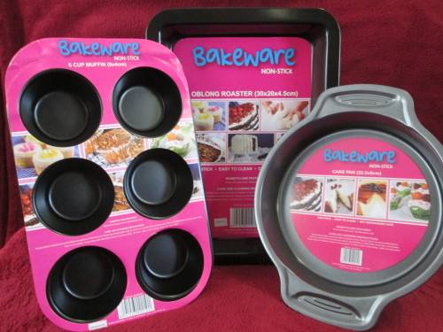***BRAND NEW BAKING PANS - NON STICK***