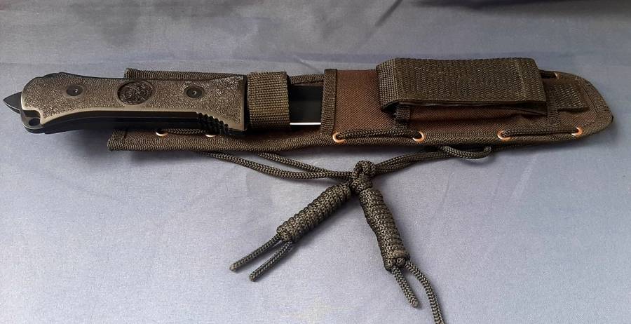 LARGE HUNTING DAGGER WITH SHEATH