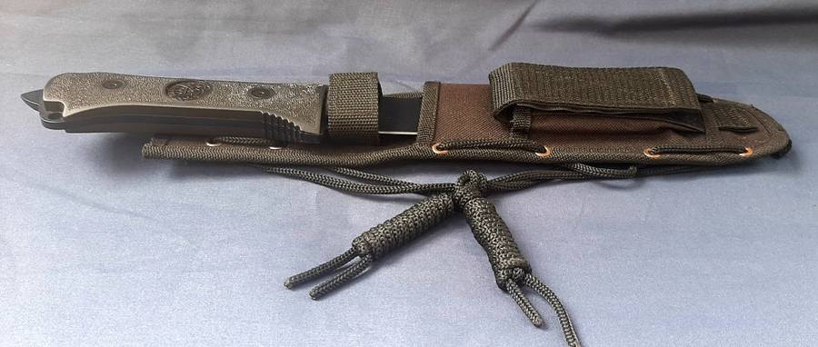 LARGE HUNTING DAGGER WITH SHEATH