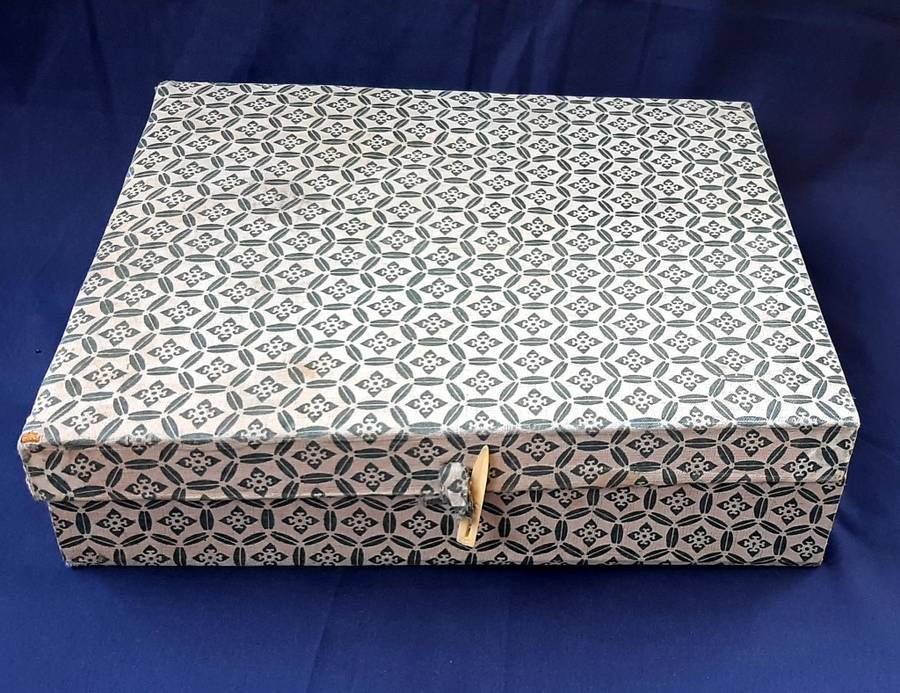 VINTAGE CASED BLUE AND WHITE CHINESE TEA SET