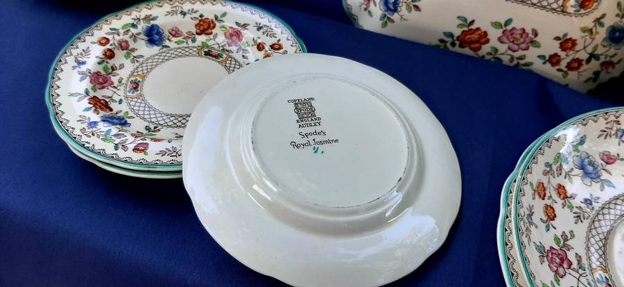 HUGE LOT OF AUTHENTIC SPODE TABLEWARE