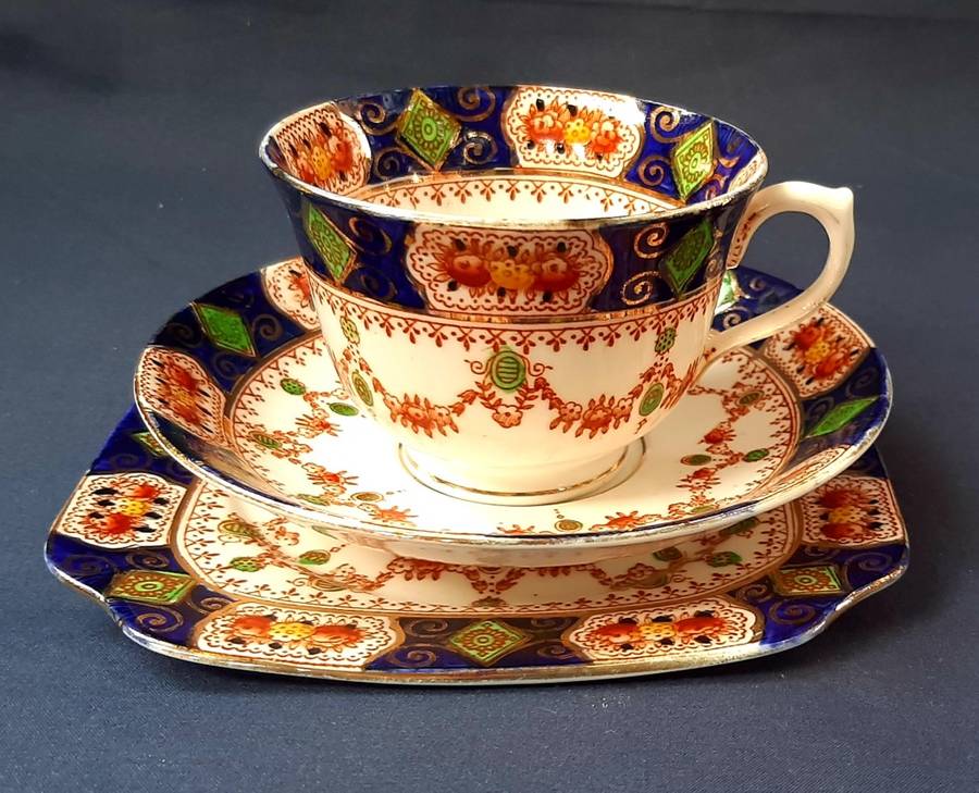 VINTAGE SALISBURY BONE CHINA TRIO - `MONA`