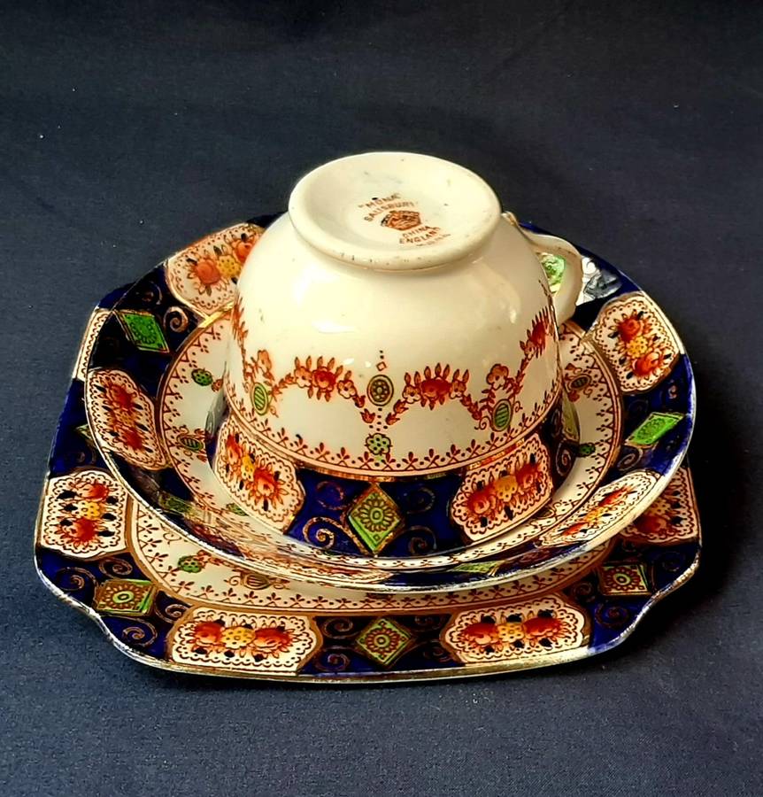 VINTAGE SALISBURY BONE CHINA TRIO - `MONA`