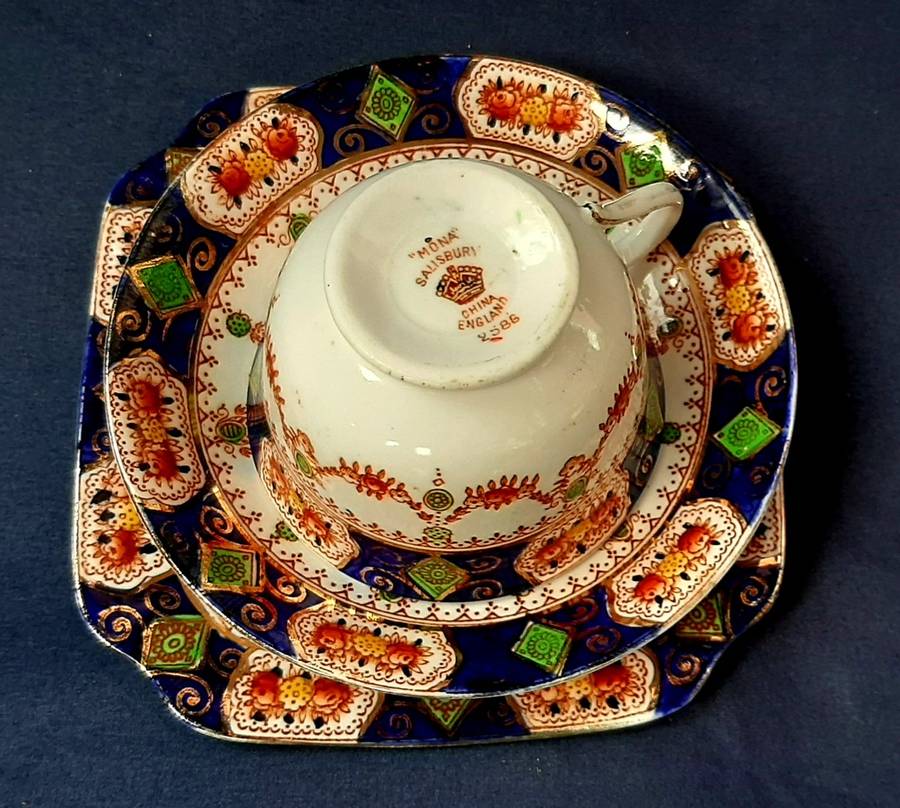 VINTAGE SALISBURY BONE CHINA TRIO - `MONA`
