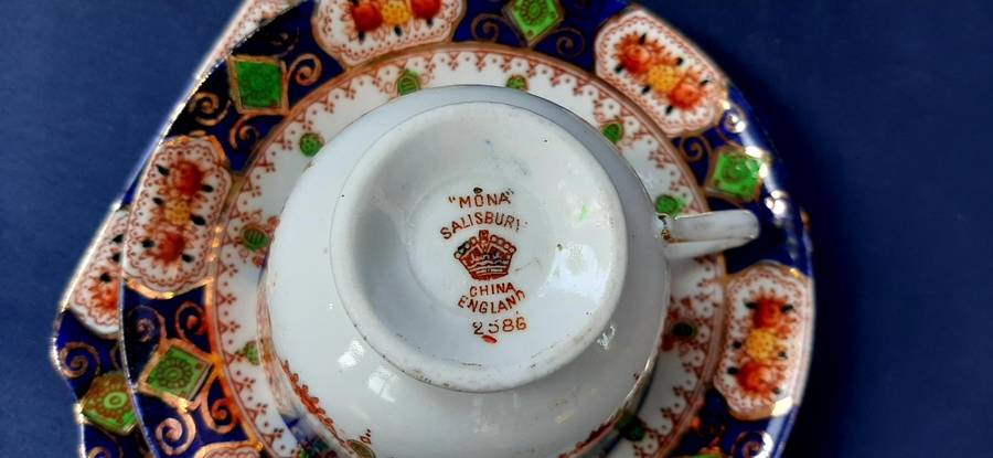 VINTAGE SALISBURY BONE CHINA TRIO - `MONA`
