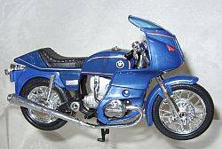 A WELL CRAFTED MODEL OF A BMW R100RS MOTORCYCLE - NOT A TOY