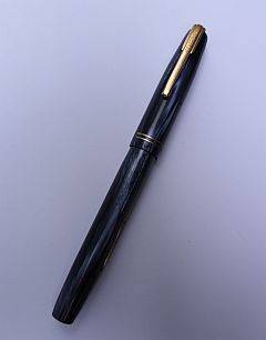 A VINTAGE WATERMANS FOUNTAIN PEN - 14CT NIB