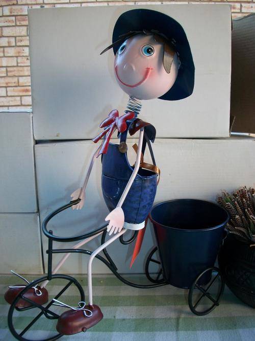 LOVELY IRON DOLL  * CAN BE USED FOR HOME OR GARDEN DECOR* RRP 375.95 * COMBINE AND SAVE ON SHIPPING