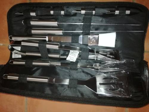 Brand New Braai Set With Spatula, Fork, Tongs, Basting Brush & Skewers - Premium Quality Kit!!