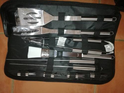 Brand New Braai Set With Spatula, Fork, Tongs, Basting Brush & Skewers - Premium Quality Kit!!