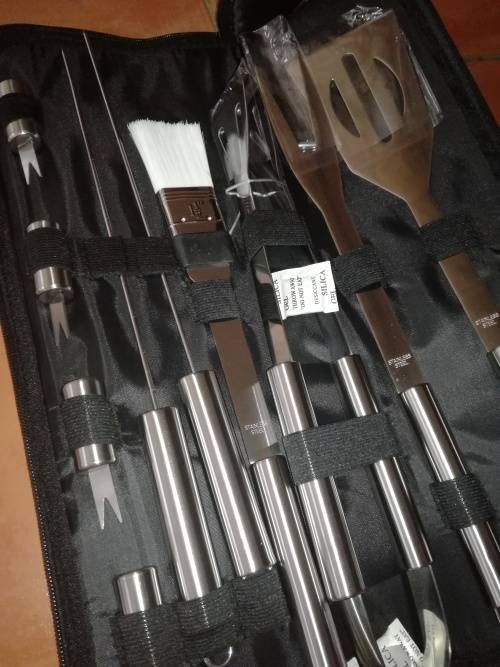 Brand New Braai Set With Spatula, Fork, Tongs, Basting Brush & Skewers - Premium Quality Kit!!