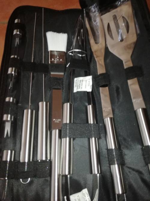Brand New Braai Set With Spatula, Fork, Tongs, Basting Brush & Skewers - Premium Quality Kit!!