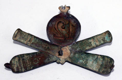 WW2 Italian damaged cap badge