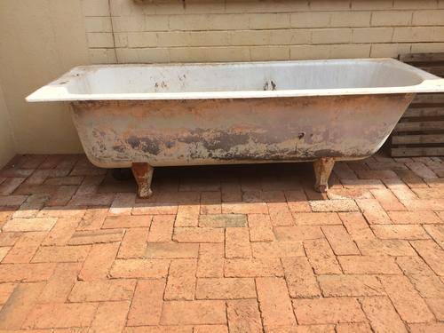 Deco 1934 cast iron bath on legs