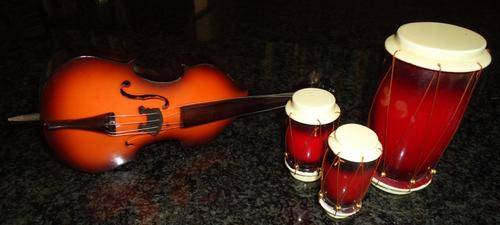 MUSICAL ACCESSORIES FOR TEDDY BEARS OR DOLLS