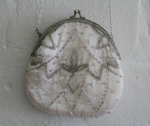 VINTAGE WHITE BEADED PURSE