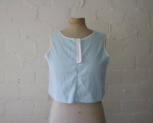 *SALE* VINTAGE 100% COTTON BABY BLUE CROP TOP SIZE 32/34