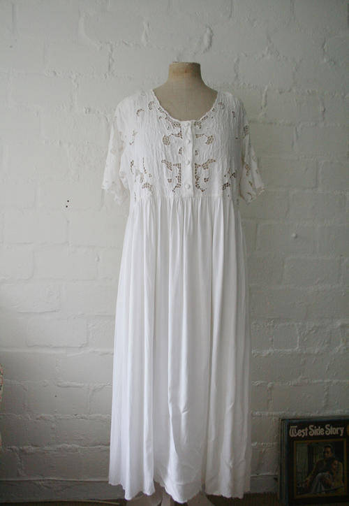 VINTAGE LONG CREAM DRESS WITH CUTOUT BODICE SIZE XL