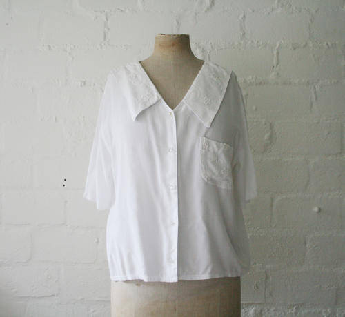 VINTAGE WHITE SHIRT WITH EMBROIDERY ON COLLAR AND POCKET SIZE M - L