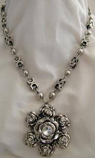 MAGNIFICENT ROSE NECKLACE !!!