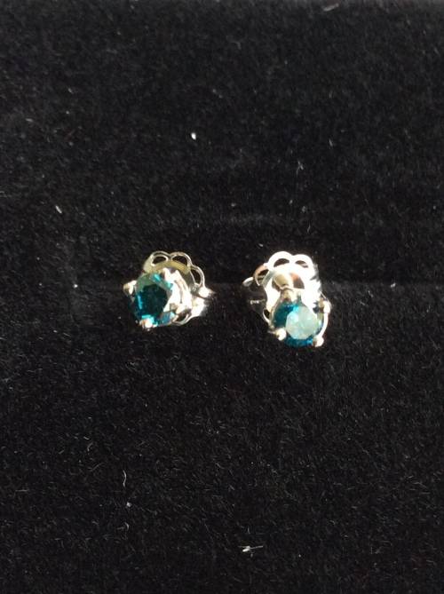 PRICED-TO-GO EXQUISTE ! 1/5 CARAT BLUE DIAMOND 18KT SOLID GOLD EARRINGS STUD