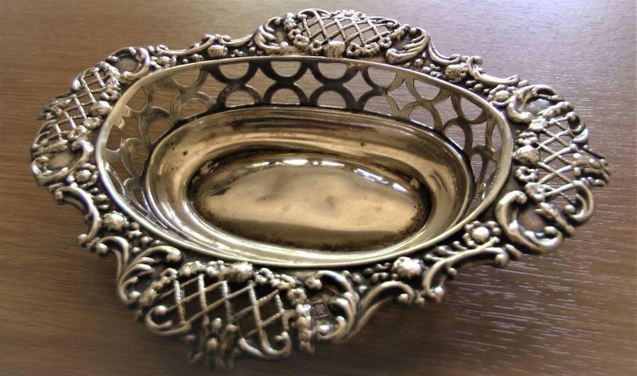 5 Victorian Nickel Silver Nut, Bon Bon Dishes, EPNS S&Co Arthur Elwell Spurrier & Co England, EUC