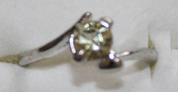 Hand-Crafted 18k White Gold Plated Ring with Cubic Zirconia (LR407)