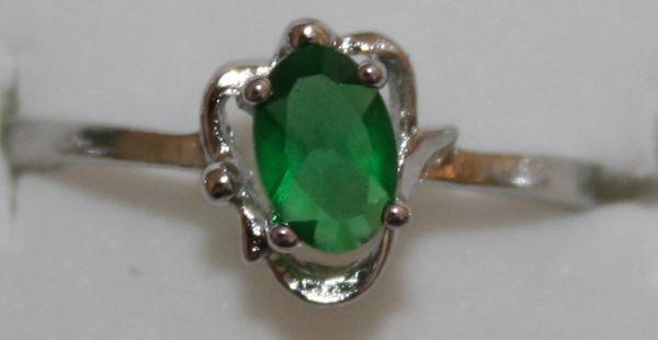 **CrAzY Auction!!** Hand-crafted .925 Sterling Silver Small CZ Ring (LR938)