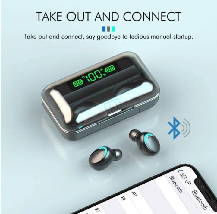 TRUE WIRELSS EARBUDS WITH POWER BANK