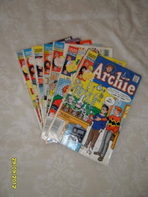 7 ARCHIE/ BETTIE & VERONICA COMIC BOOKS 1990