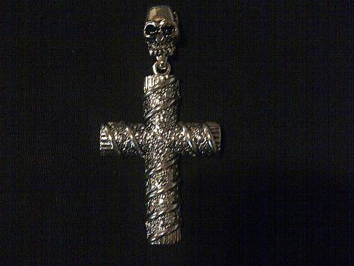 Skull & Cross pendant