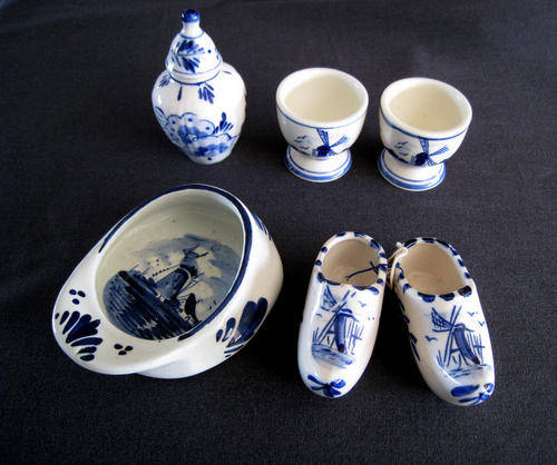 LOVELY!!!  A VINTAGE COLLECTION of DELFTWARE ITEMS!!!