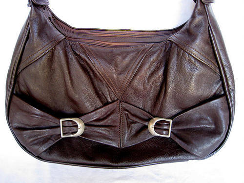 A LOVELY LARGE GENUINE LEATHER HANDBAG!!