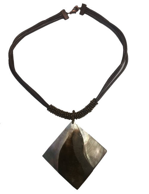 Shell Necklace Brown (Square)