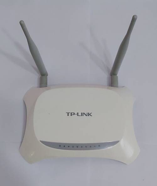 WIRELESS N ROUTER TP-LINK 300 (FREE SHIPPING!)