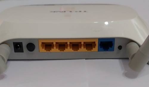 WIRELESS N ROUTER TP-LINK 300 (FREE SHIPPING!)