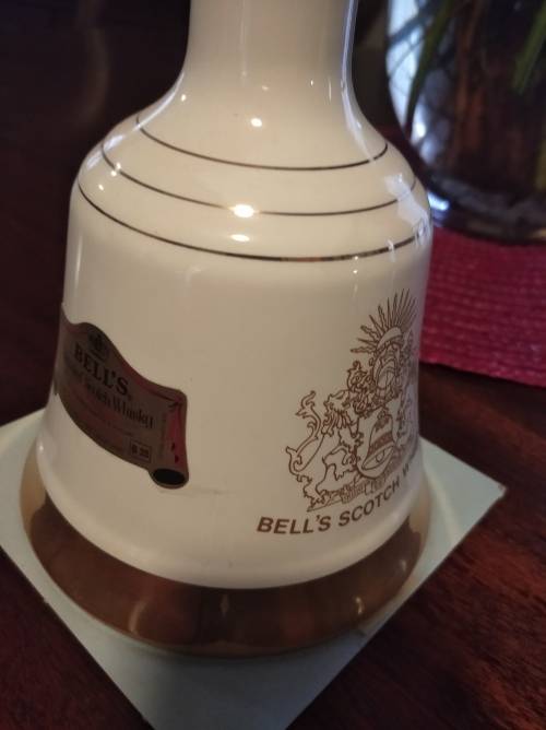 Decanters to commemorate the births of princes William and Harry