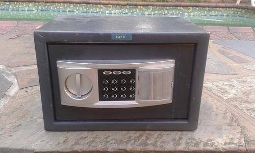 DIGITAL ELECTRONIC SAFE