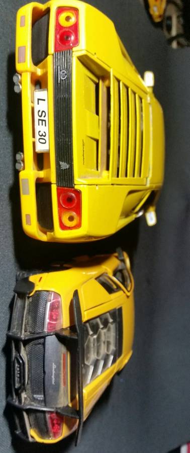 Lamborghini 1/18-1/32 Maisto Model Cars.