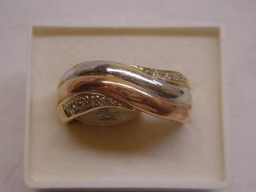 9 ct GOLD DIAMOND RING 3 COLOUR GOLD