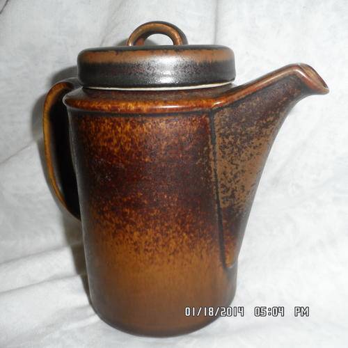 VINTAGE ARABIA OF FINLAND COFFEE POT.