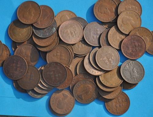 MASSIVE LOT OF HALF PENNY COINS - 62 coins - unassorted collection