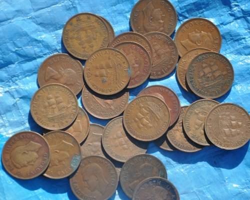 MASSIVE LOT OF ONE PENNY COINS - 47 coins - unassorted collection