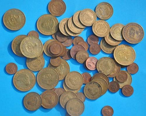 HUGE LOT OF MAINLY ONE AND HALF CENTS COINS - unassorted collection