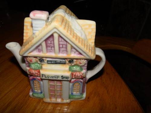 Ornamental house in form of a kettle