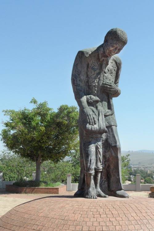 "RUGBY PLAYER" Limited Edition Sculpture 88/100 - Maker of Nelson Mandela Sculpture  FINAL CLEARANCE