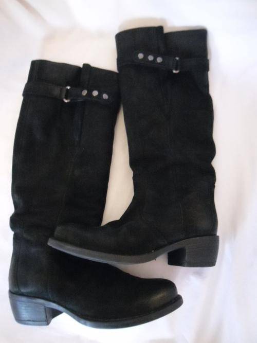 "DANIELLA MICHELLE" BEAUTIFUL VERY SOFT BLACK LEATHER BOOTS, SIZE 5