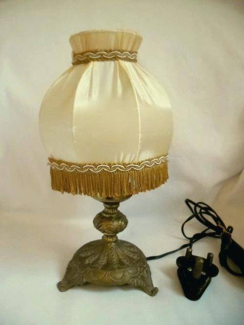 VINTAGE GENUINE BRASS ORNATE TRIPOD LAMP BASE WITH BROCADE FRINGED SILK SHADE